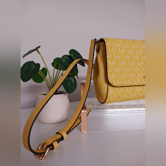 Michael Kors - Medium Logo Convertible Crossbody Bag - Picture 8 of 9